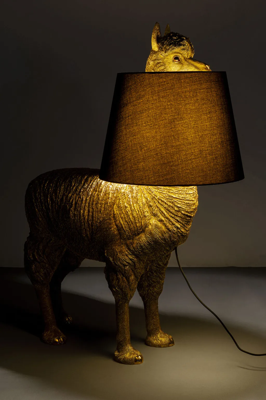 alpaca_alpakka_lattiavalaisin_kulta__cm_6.webp Lattiavalaisimet>KARE Design Alpaca Alpakka Lattiavalaisin Kulta 108 Cm