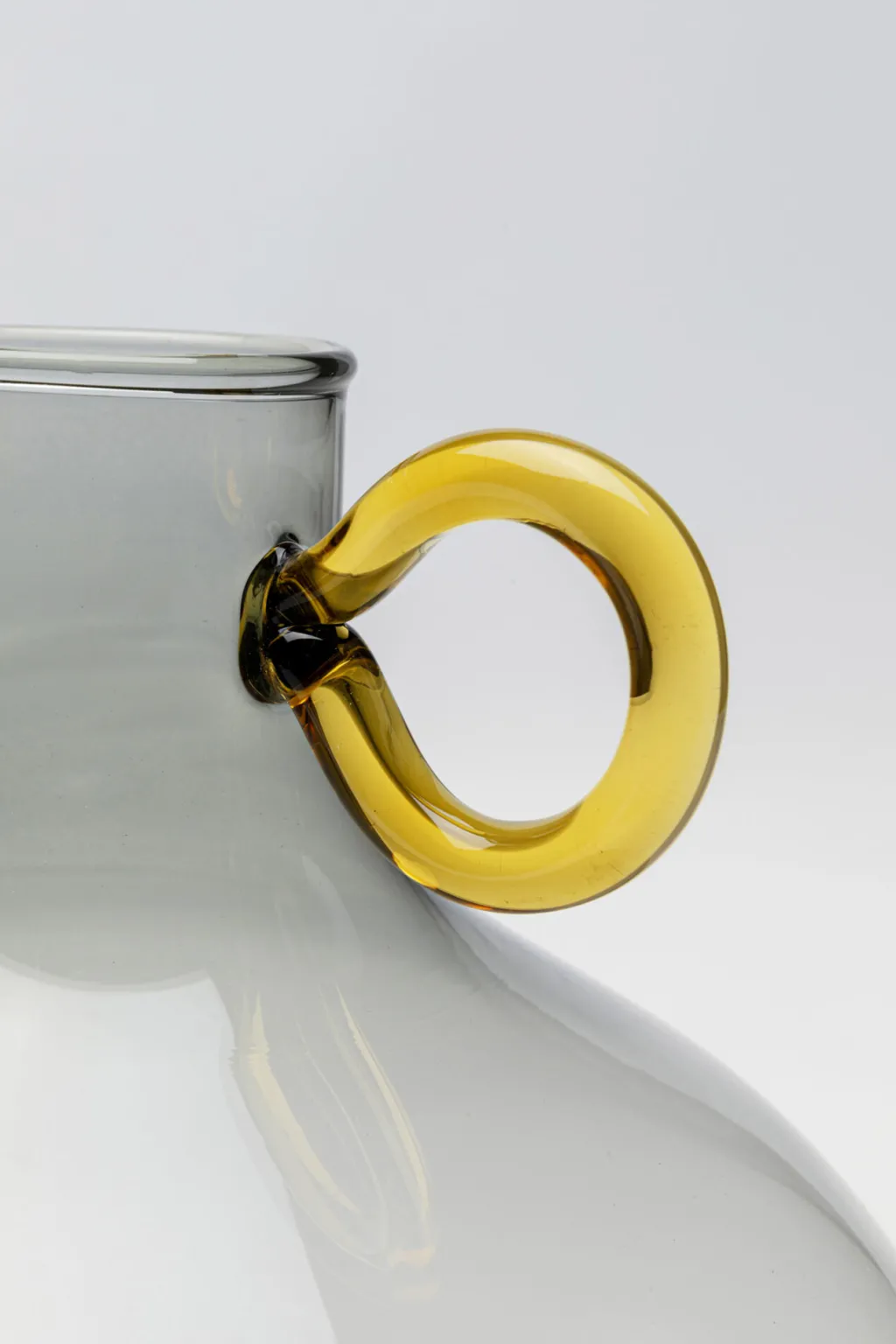 amore_handle_maljakko_harmaa_cm_1.webp Maljakot>KARE Design Amore Handle Maljakko, Harmaa 23cm