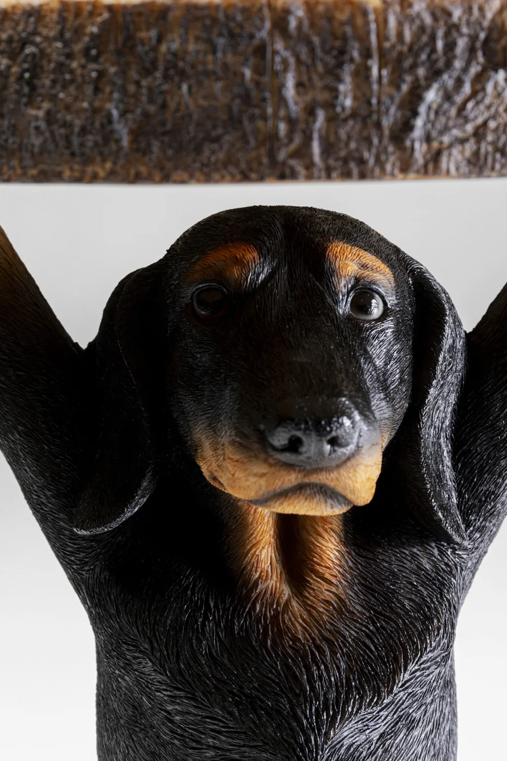 animal_bassotto_myrkoira_sivupyt_cm_5.webp Sohvapöydät | Olohuone>KARE Design Animal Bassotto Mäyräkoira Sivupöytä Ø32cm