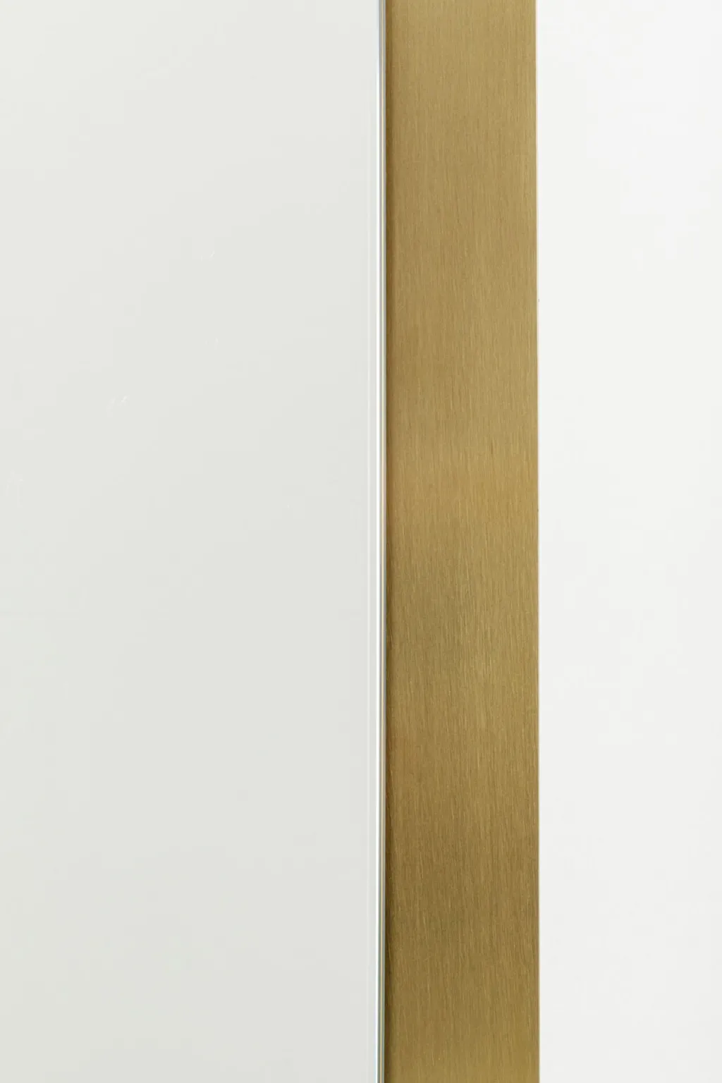 arezzo_brass_trapez_seinpeili_messinki_xcm_2.webp Peilit>KARE Design Arezzo Brass Trapez Seinäpeili Messinki 65(45)x160cm