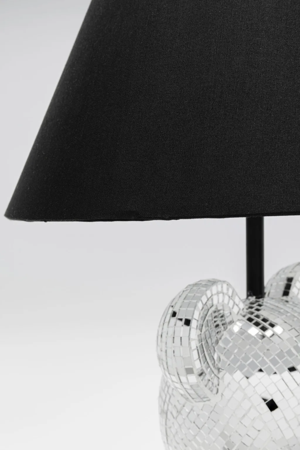 bear_disco_karhu_pytvalaisin_cm_5.webp Pöytävalaisimet>KARE Design Bear Disco Karhu Pöytävalaisin 40cm