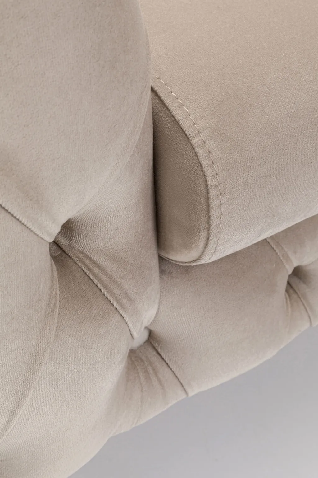 bellissima_velvet_nojatuoli_sametti_taupe_cm_5.webp Nojatuolit>KARE Design Bellissima Velvet Nojatuoli, Sametti, Taupe 120cm