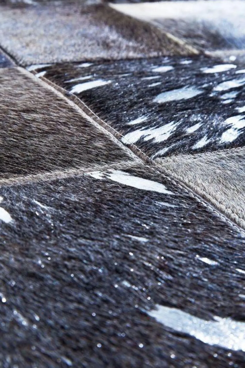 cosmo_grey_fur_lampaantalja_matto_xcm_4-1.webp Matot>KARE Design Cosmo Grey Fur Lampaantalja Matto 170x240cm