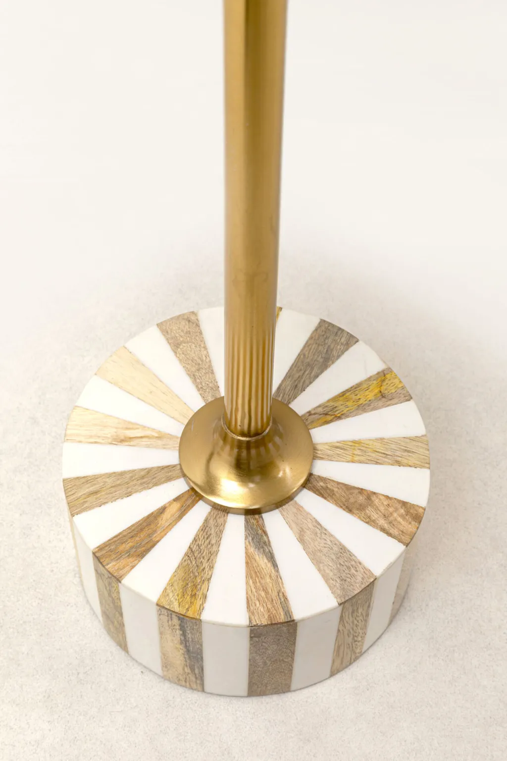 domero_cirque_sivupyt__kulta_valkoinen_cm_2.webp Sohvapöydät>KARE Design Domero Cirque Sivupöytä - Kulta, Valkoinen Ø25cm