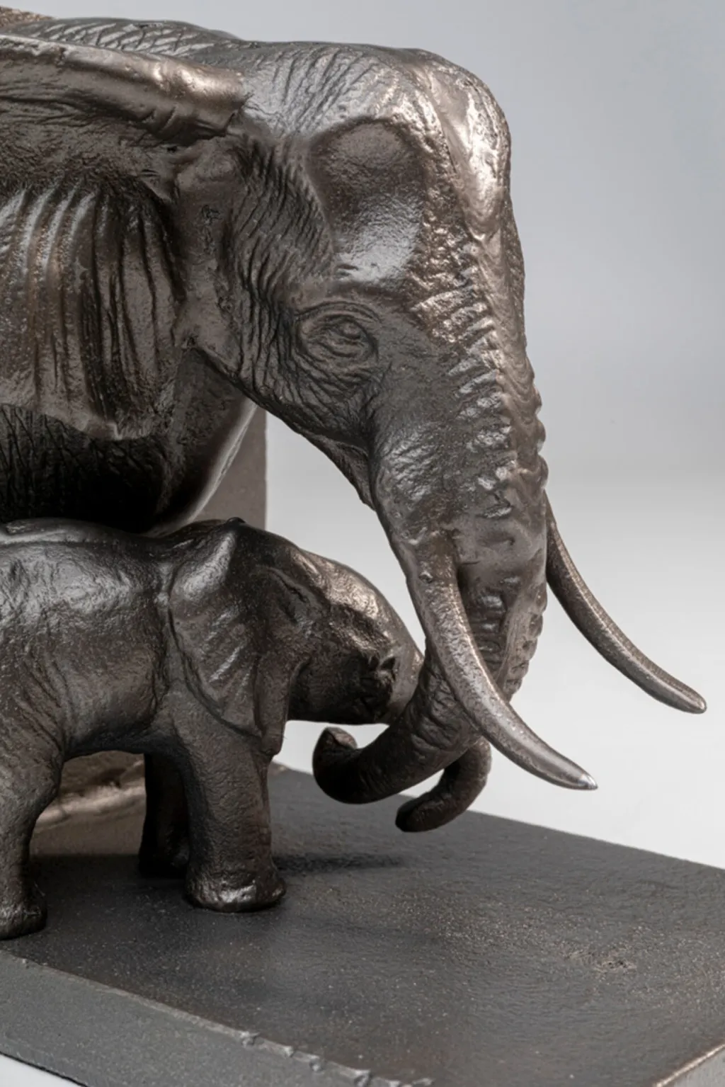 elephant_family_elefantti_kirjatuet_setti_3.webp Kirjatuet>KARE Design Elephant Family Elefantti Kirjatuet (2/Setti)