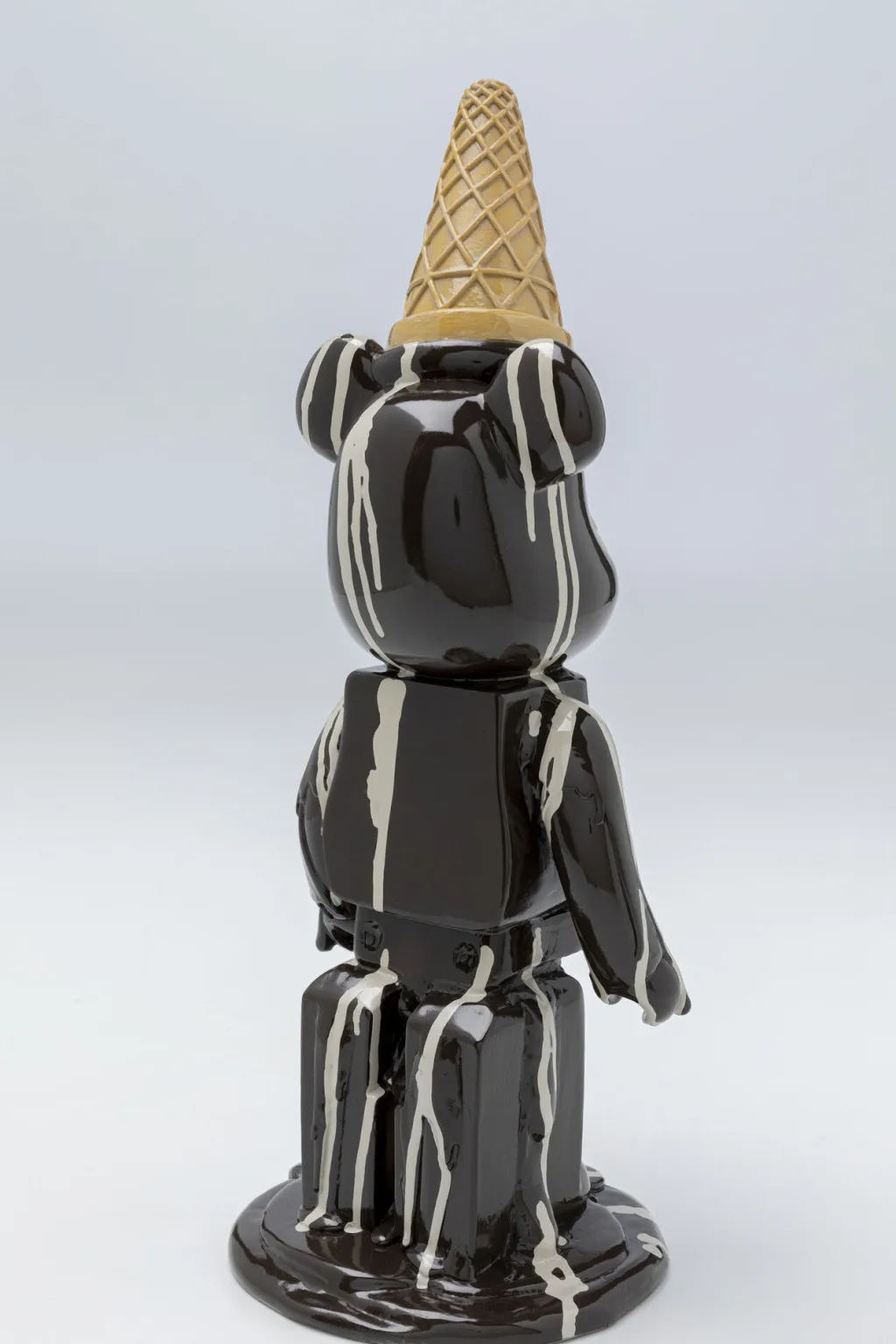 gelato_bear_jtel_karhu_koristeesine_musta_cm_3.webp Koriste-Esineet>KARE Design Gelato Bear Jäätelö Karhu Koriste-esine, Musta 40cm