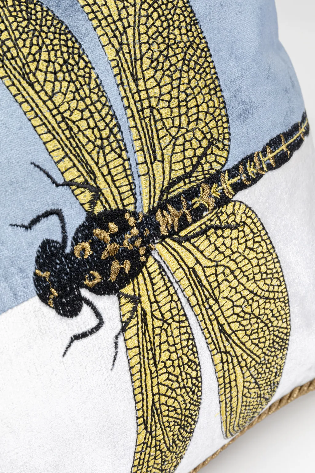glitter_dragonfly_sudenkorento_tyyny_valkoinen_xcm_3-1.webp Sisustustyynyt>KARE Design Glitter Dragonfly Sudenkorento Tyyny, Valkoinen 50x30cm