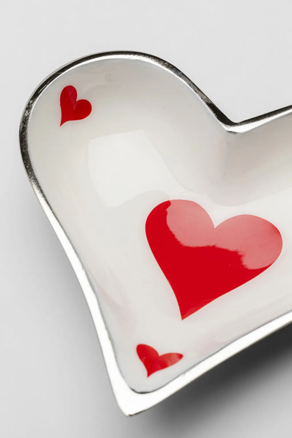 hearts_card_herttakortti_koristekulho_xcm_2.webp Korurasiat>KARE Design Hearts Card Herttakortti Koristekulho 15x13cm