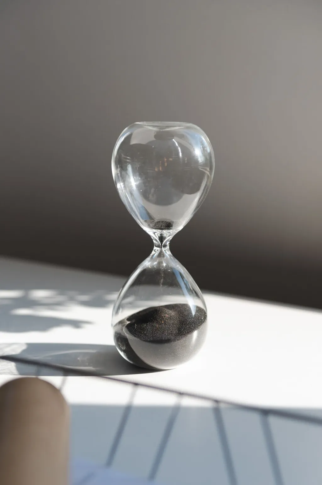 hourglass_timer_tiimalasi_cm_useita_vrej_5-1.webp Koriste-Esineet>KARE Design Hourglass Timer Tiimalasi 38cm, Useita Värejä