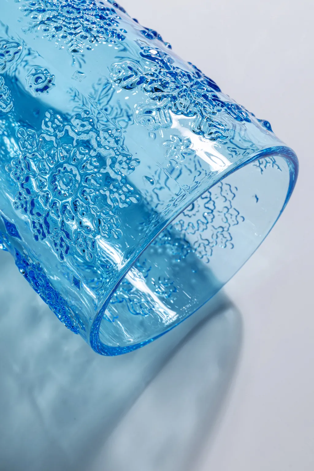 ice_flowers_blue_vesilasi_sininen_0.webp Lasit>KARE Design Ice Flowers Blue Vesilasi Sininen