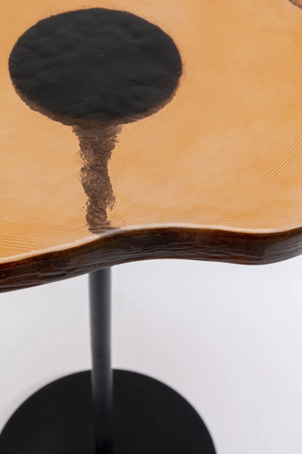 lava_sivupyt_valettu_lasi_oranssi_cm_3.webp Sohvapöydät>KARE Design Lava Sivupöytä, Valettu Lasi, Oranssi Ø30cm