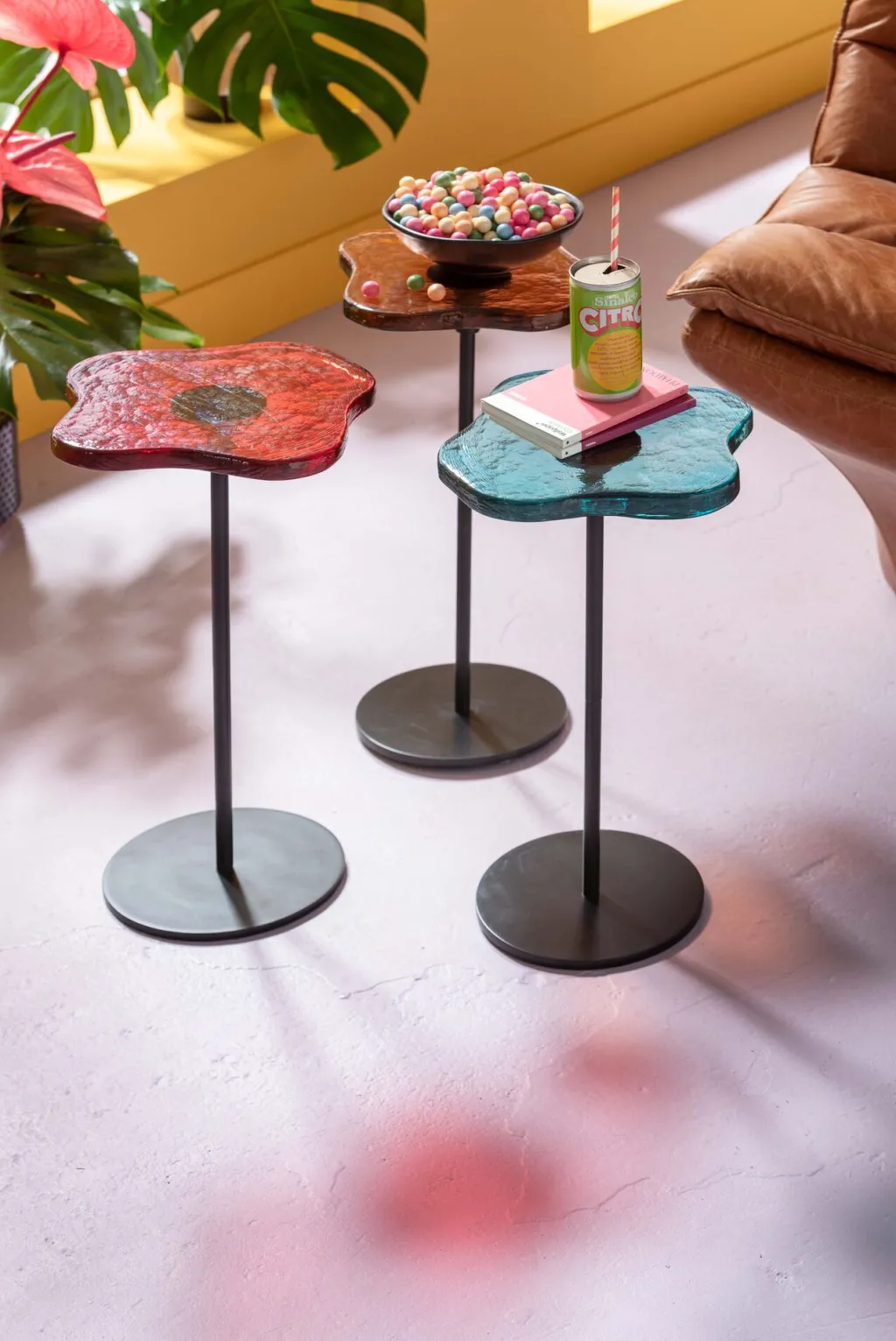 lava_sivupyt_valettu_lasi_punainen_cm_6.webp Sohvapöydät>KARE Design Lava Sivupöytä, Valettu Lasi, Punainen Ø30cm