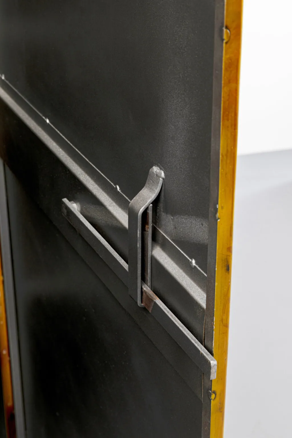 locker_kassakaappi_kulta_xcm_6.webp Senkit | Lipastot>KARE Design Locker Kassakaappi Kulta 66x152cm