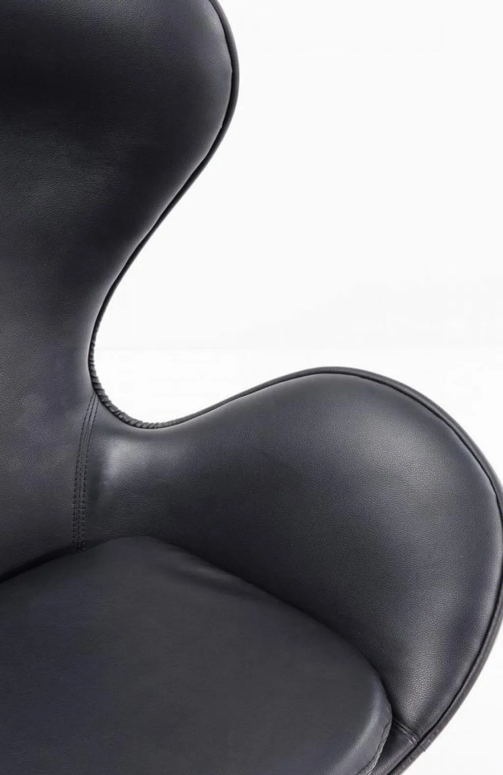 lounge_kntyv_nojatuoli_mustaphkin_4.webp Nojatuolit>KARE Design Lounge Kääntyvä Nojatuoli, Musta/pähkinä