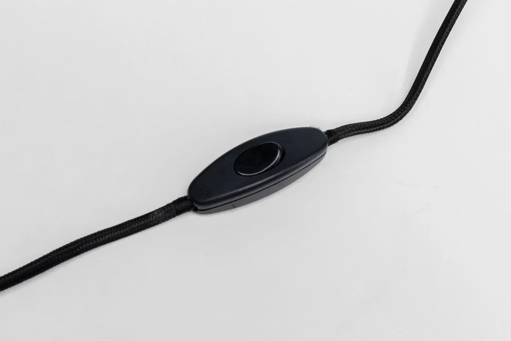 loungy_pytvalaisin_musta_cm_5.webp Pöytävalaisimet>KARE Design Loungy Pöytävalaisin Musta 38cm