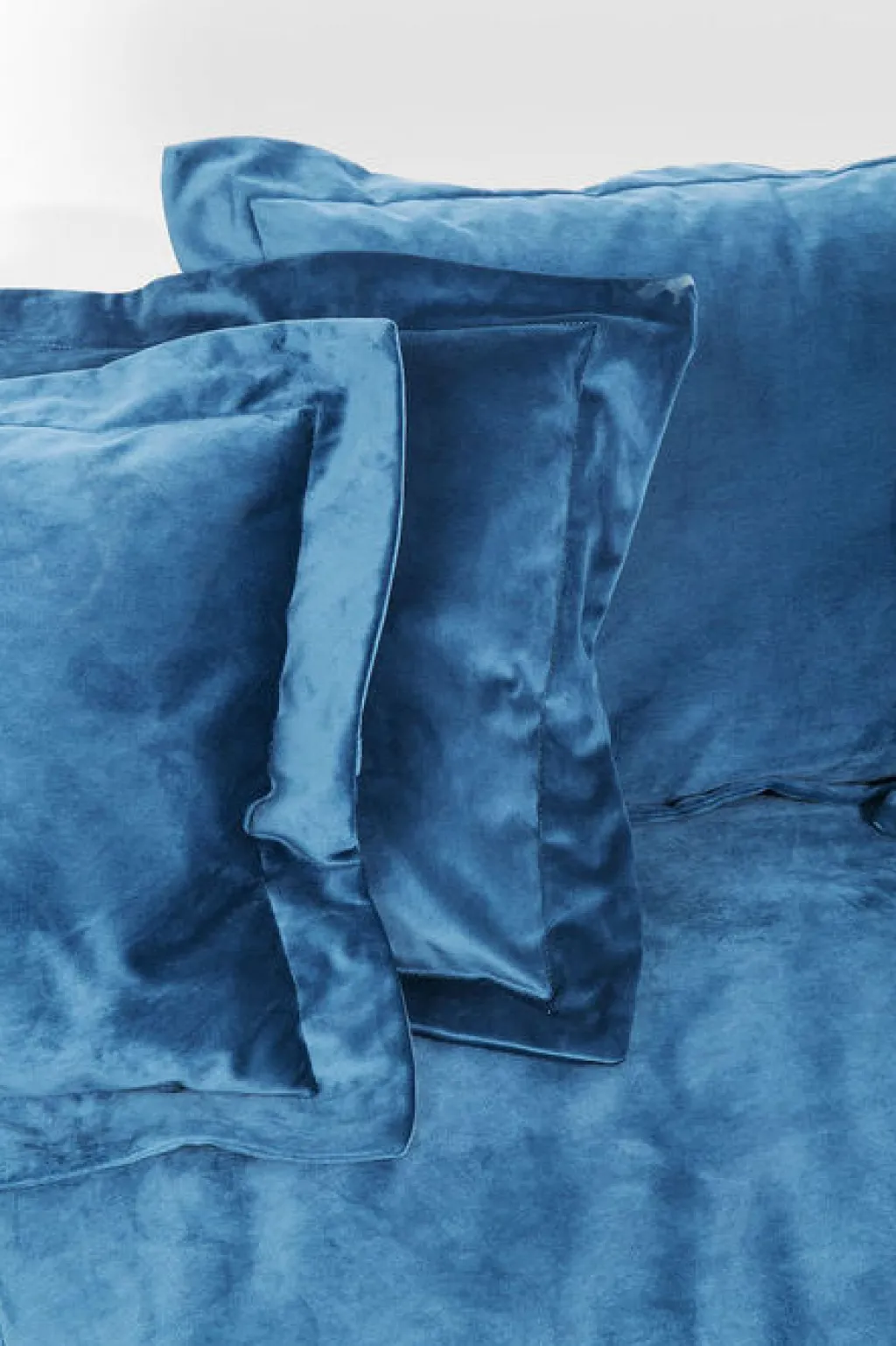lullaby_sohva_istuttava_sinivihre_3.webp Sohvat>KARE Design Lullaby Sohva 3-istuttava, Sinivihreä