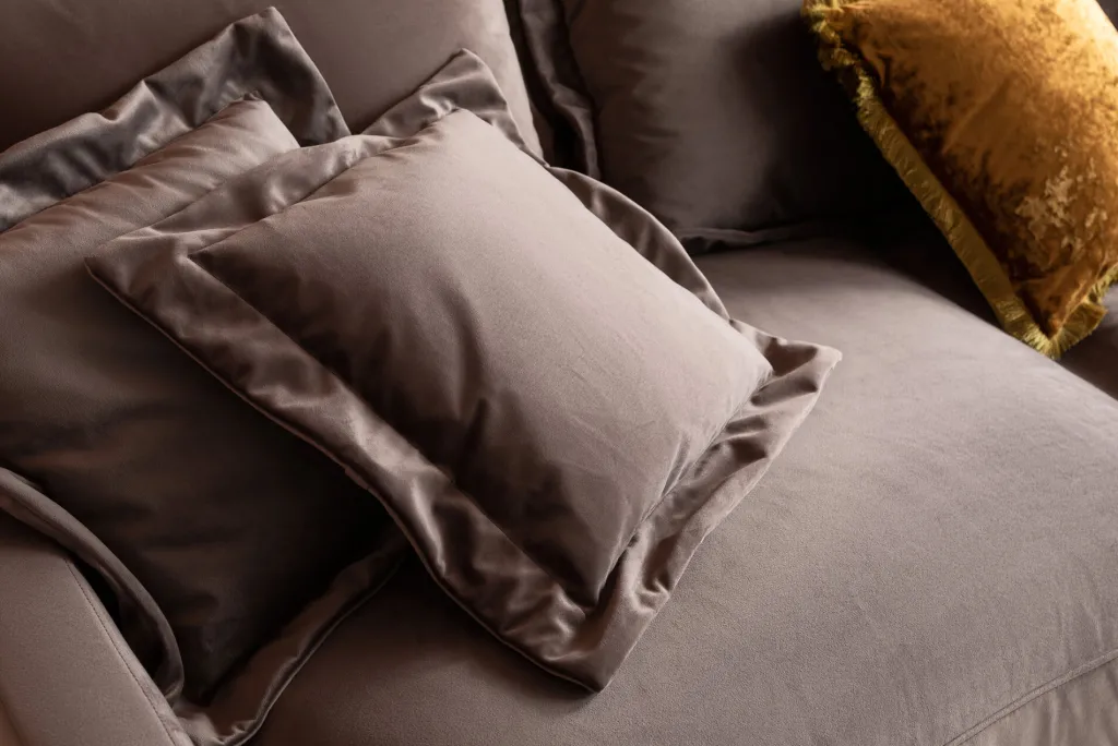 lullaby_sohva_istuttava_taupe_0-1.webp Sohvat>KARE Design Lullaby Sohva 3-istuttava, Taupe