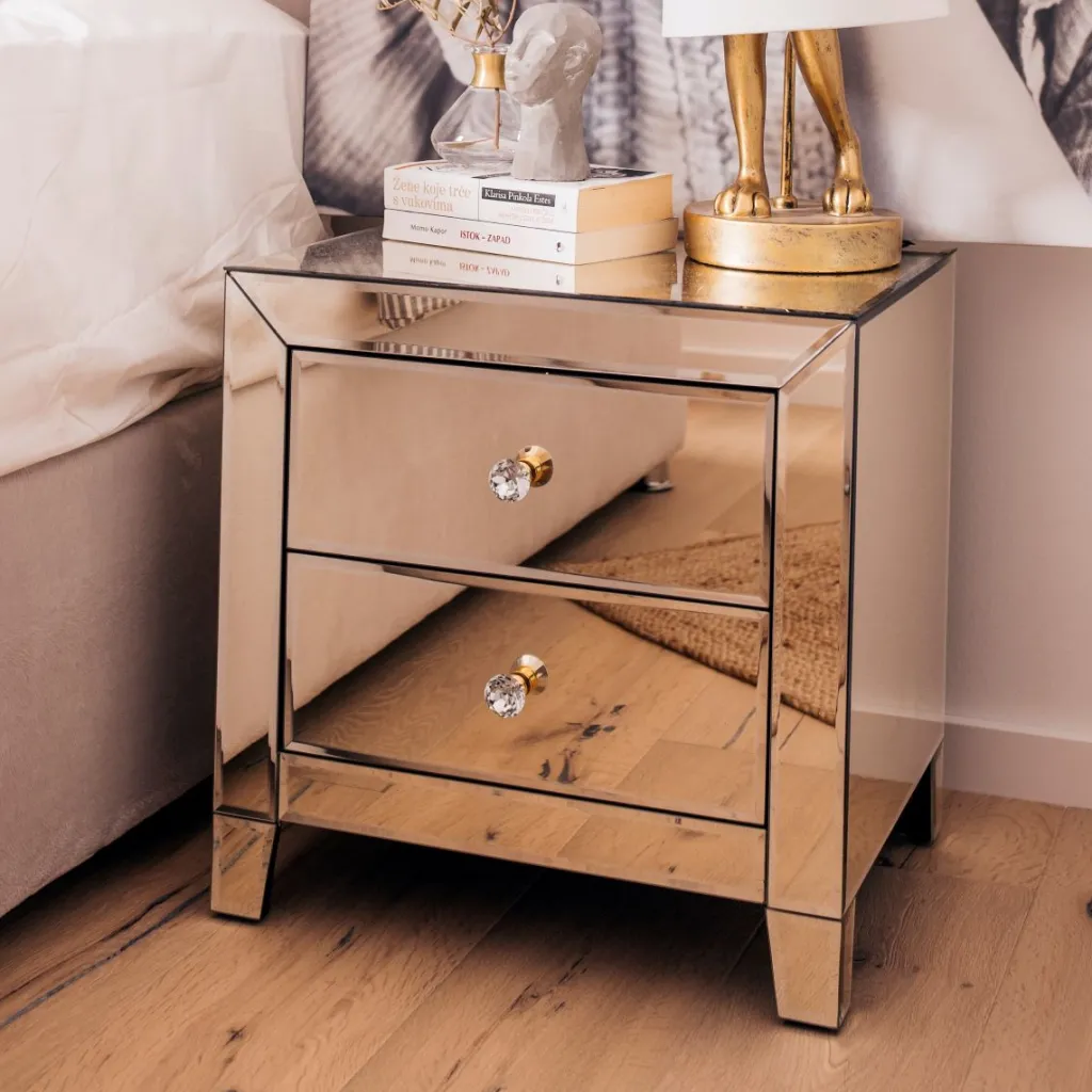 luxury_pearl_pieni_lipasto_ypyt__laatikkoa_0.webp Yöpöydät>KARE Design Luxury Pearl Pieni Lipasto, Yöpöytä, 2 Laatikkoa
