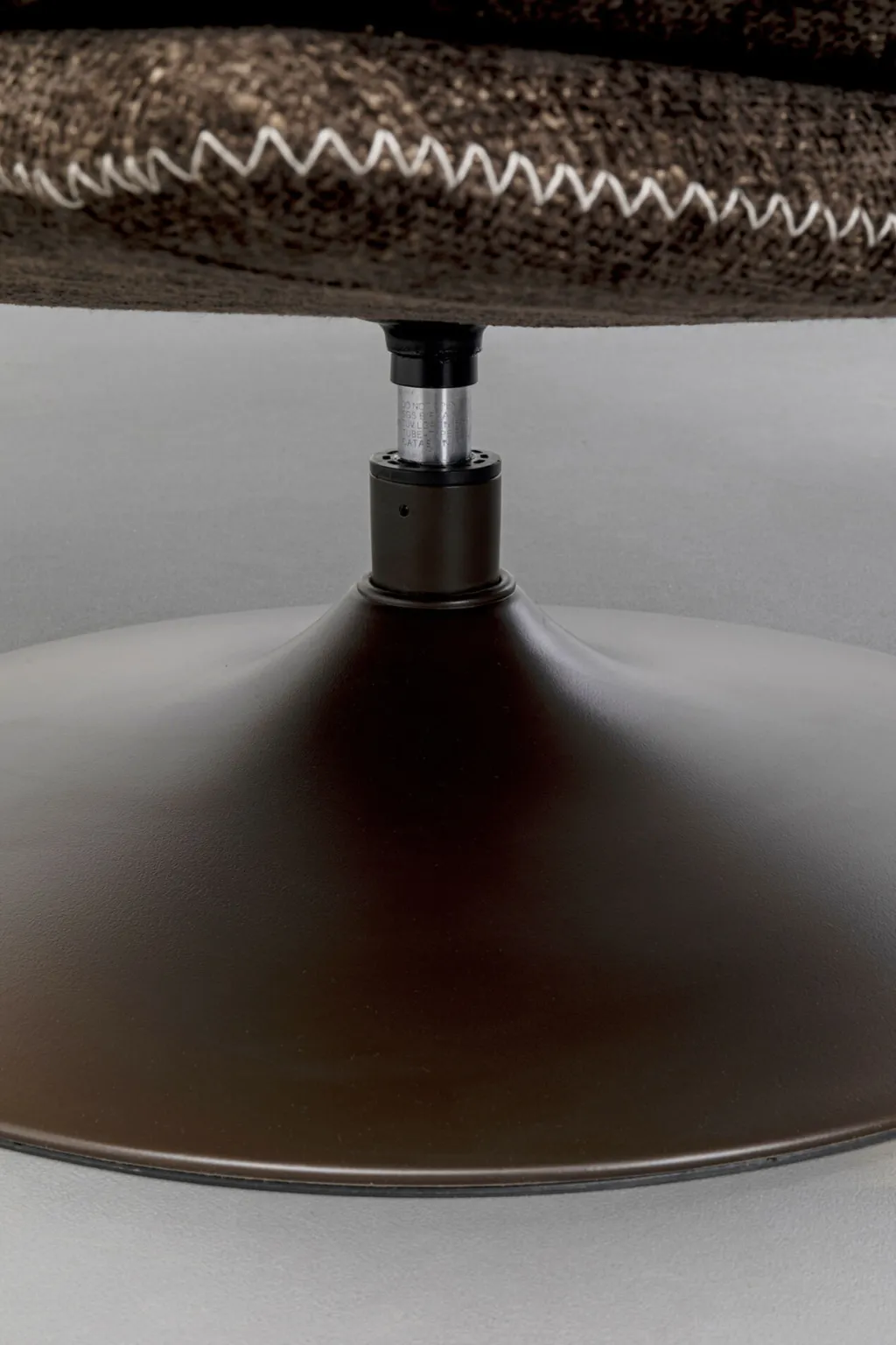 montreal_kntyv_nojatuoli__rahi_ruskea_7.webp Nojatuolit>KARE Design Montreal Kääntyvä Nojatuoli + Rahi Ruskea
