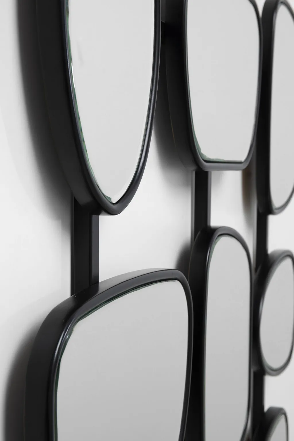 nastro_black_seinpeili_musta_xcm_4.webp Peilit>KARE Design Nastro Black Seinäpeili, Musta 80x114cm