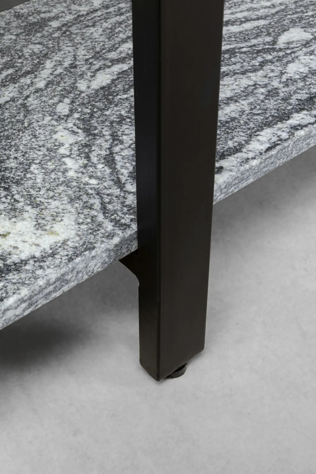 okinawa_hylly_metalli_graniitti_xcm_4.webp Hyllyt>KARE Design Okinawa Hylly, Metalli, Graniitti 120x180cm