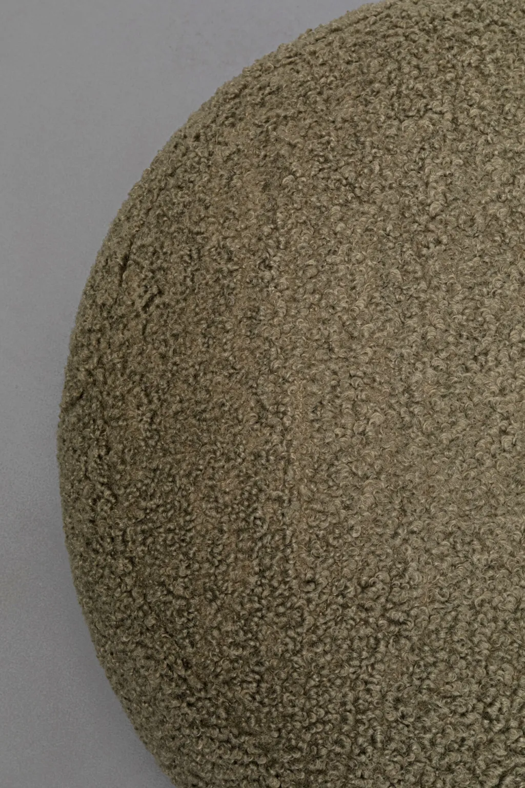 pebble_boucle_rahi_palli_oliivi_cm_2.webp Penkit>KARE Design Pebble Boucle Rahi, Palli Oliivi 81cm