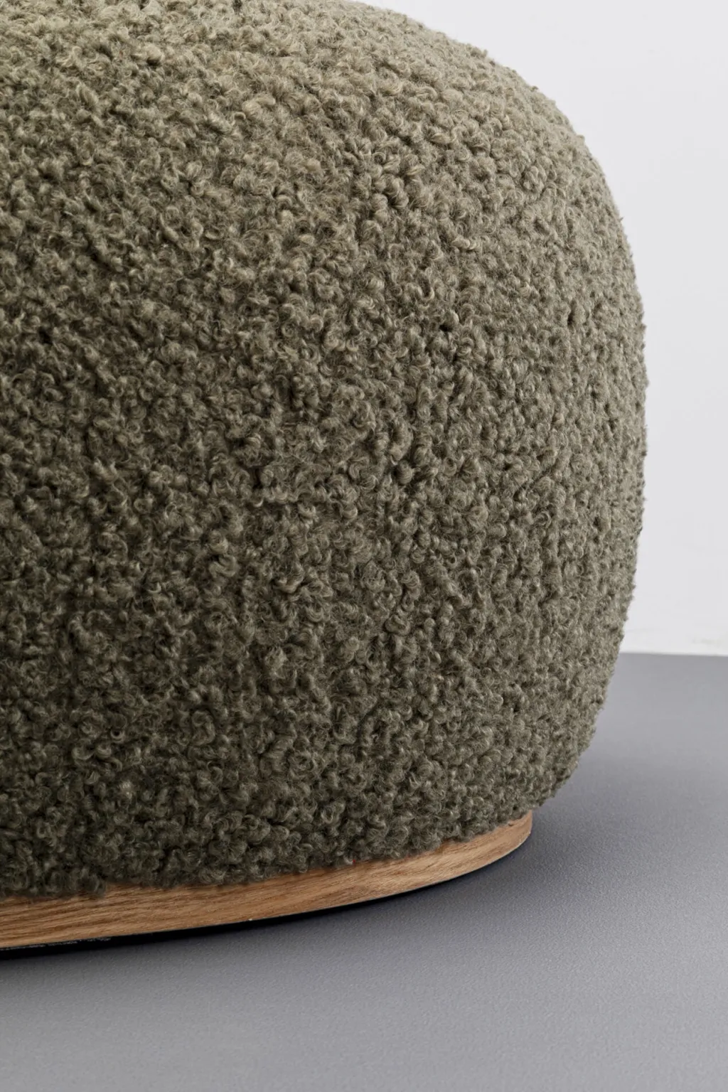 pebble_boucle_rahi_palli_oliivi_cm_3.webp Penkit>KARE Design Pebble Boucle Rahi, Palli Oliivi 81cm