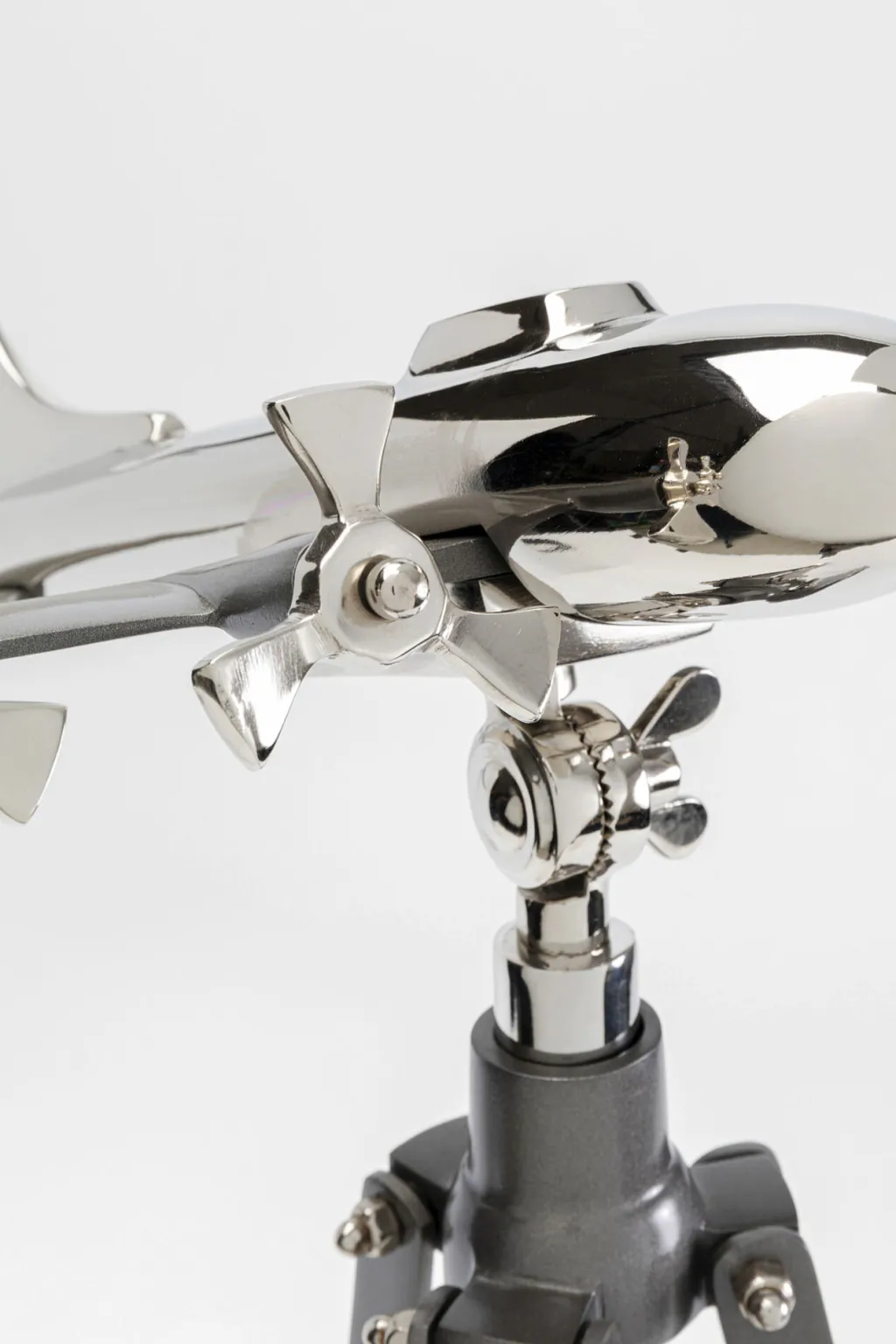 plane_tripod_lentokone_koristeesine_jalallinen_cm_3.webp Koriste-Esineet>KARE Design Plane Tripod Lentokone Koriste-esine, Jalallinen 54cm