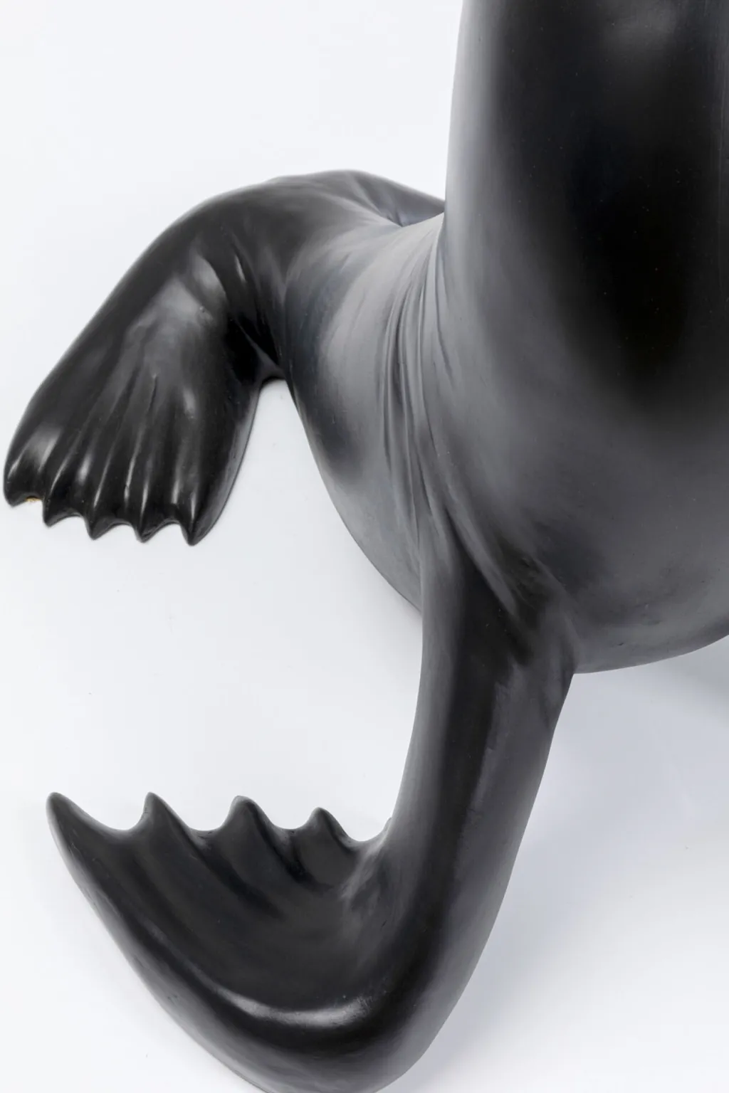 sea_lion_merileijona_sivupyt_cm_9.webp Sohvapöydät>KARE Design Sea Lion Merileijona Sivupöytä Ø50cm