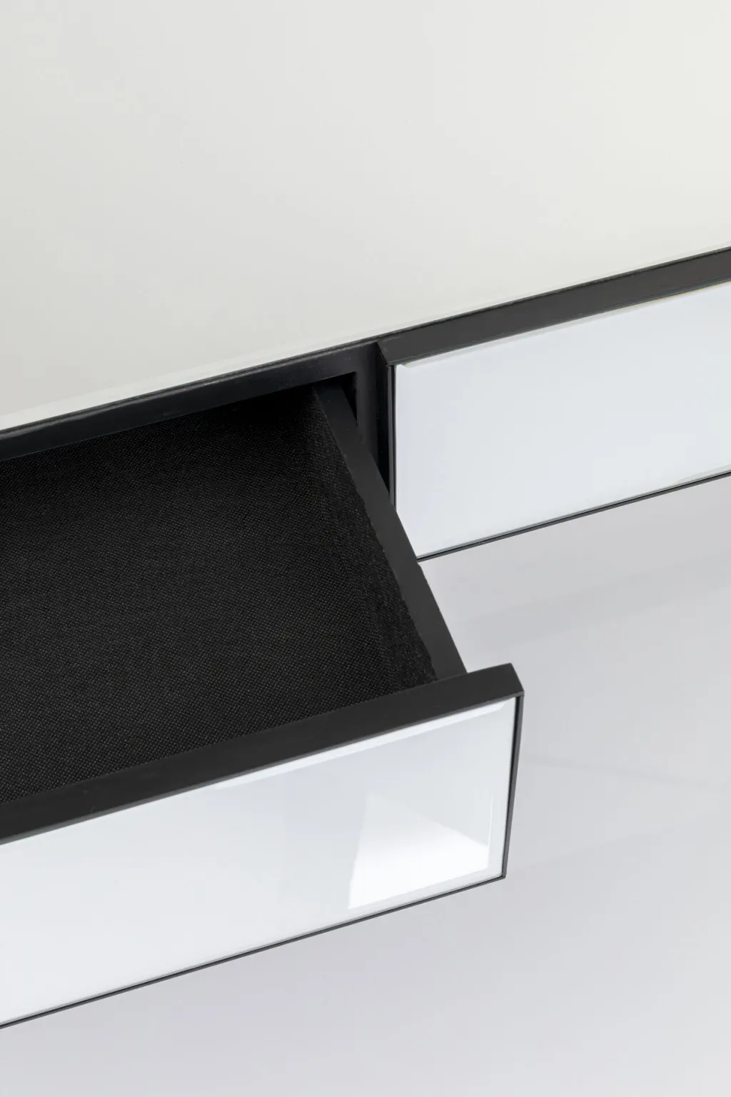 soran_konsolipyt_musta_xcm_6.webp Työpöydät>KARE Design Soran Konsolipöytä, Musta 120x50cm