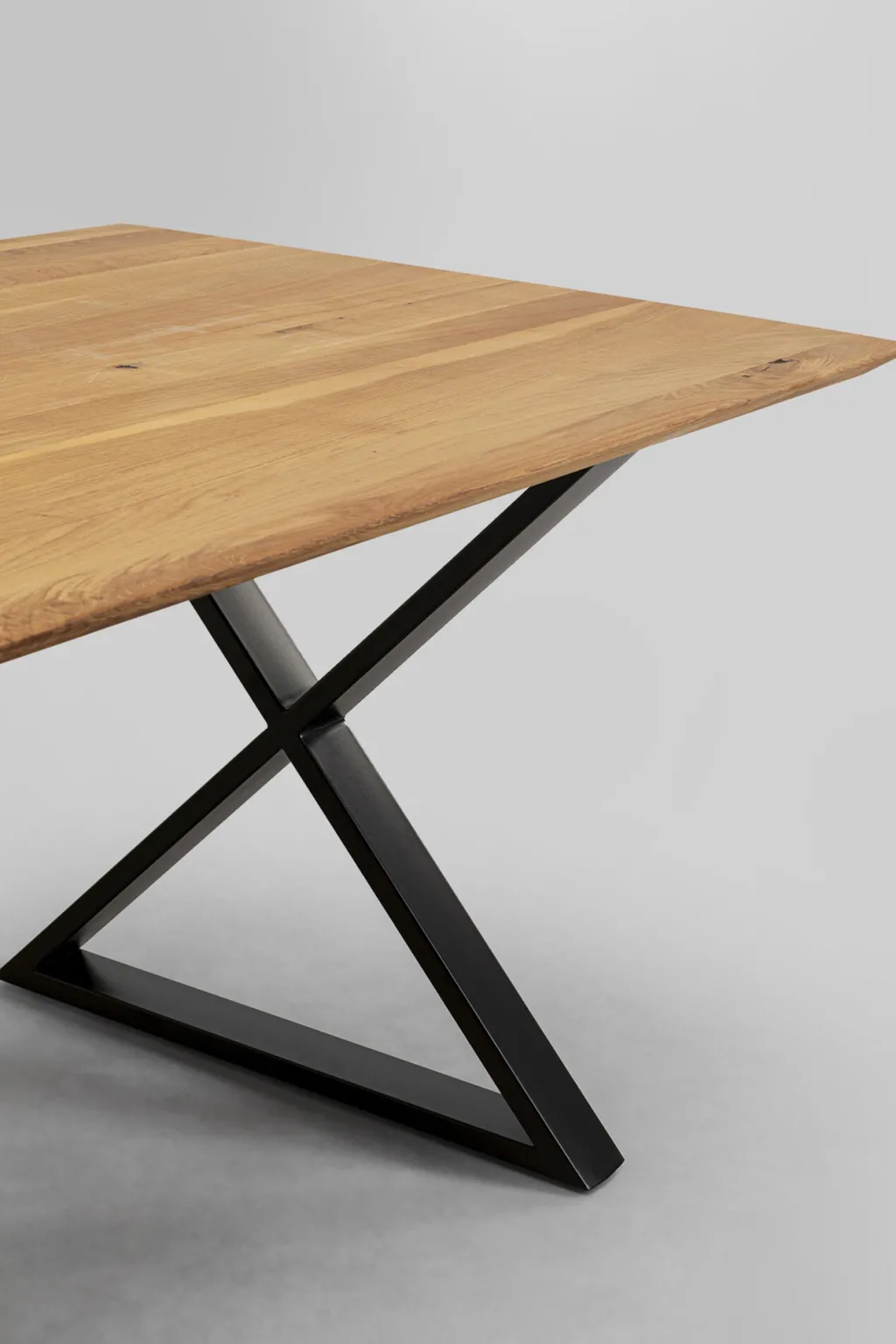 symphony_ruokapyt__tammi_ristikkojalka_musta_xcm_7.webp Pöydät>KARE Design Symphony Ruokapöytä - Tammi, Ristikkojalka Musta 180x90cm