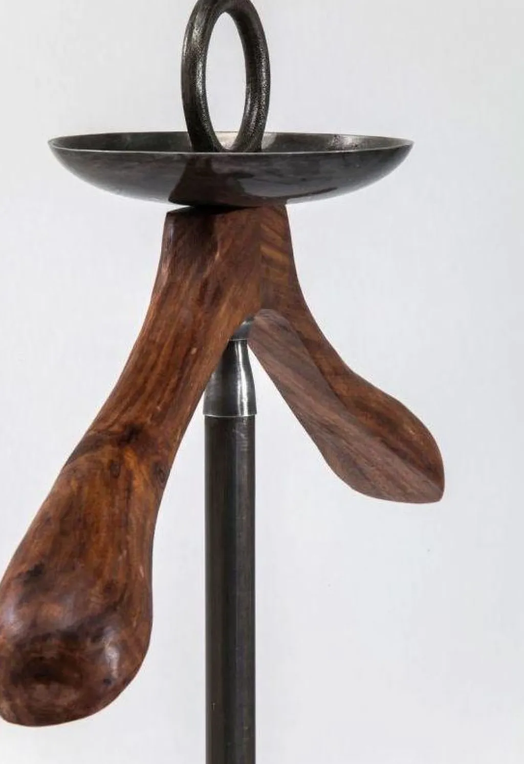 valet_stand_cosmopolitan_naulakko_pukuteline_3.webp Jalalliset Vaatenaulakot>KARE Design Valet Stand Cosmopolitan Naulakko, Pukuteline