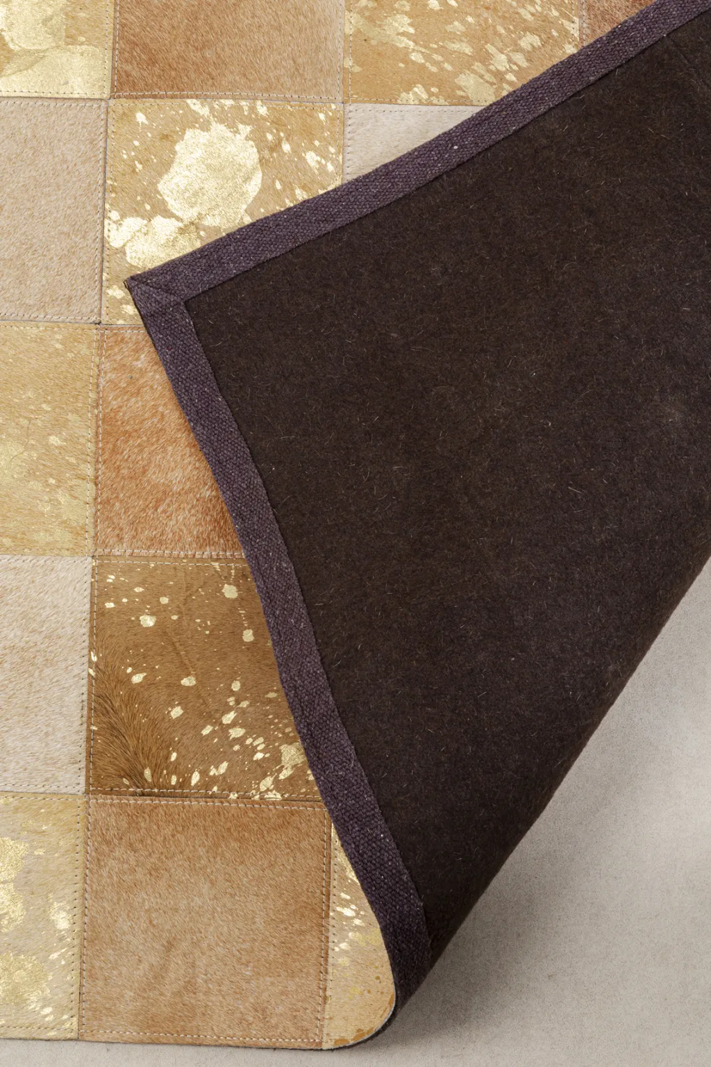 vegas_matto_lehmnnahkaa_beigekulta_xcm_1.webp Matot>KARE Design Vegas Matto, Lehmännahkaa, Beige/kulta 170x240cm