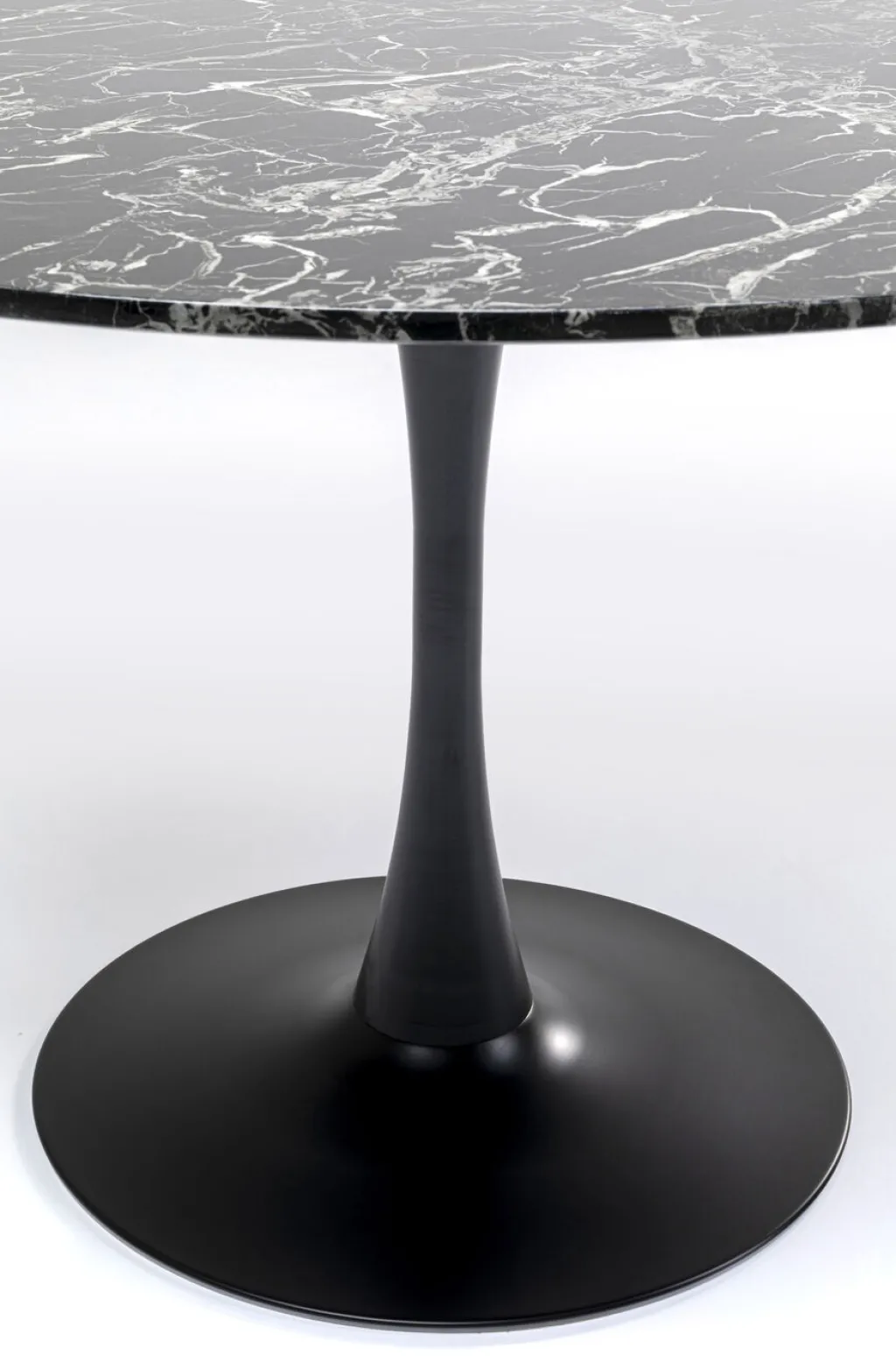 veneto_marble_pyt_marmori_musta_cm_3.webp Pöydät>KARE Design Veneto Marble Pöytä, Marmori, Musta Ø110cm