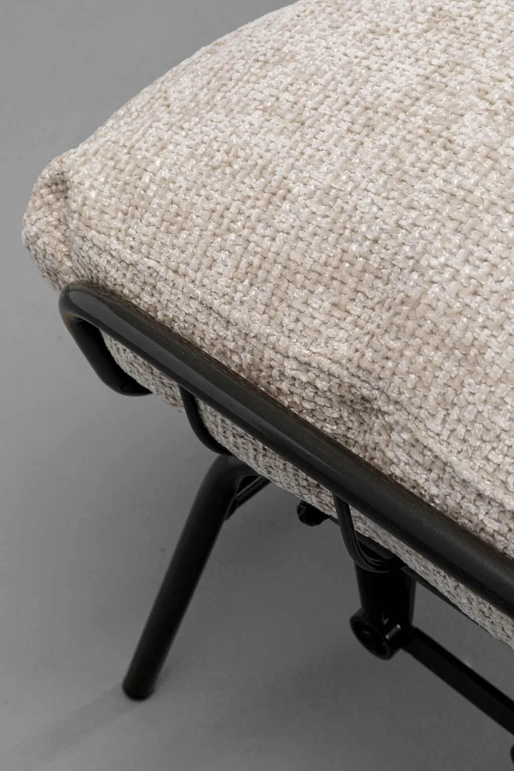 vienna_kntyv_nojatuoli__rahi_beige_9.webp Nojatuolit>KARE Design Vienna Kääntyvä Nojatuoli + Rahi Beige
