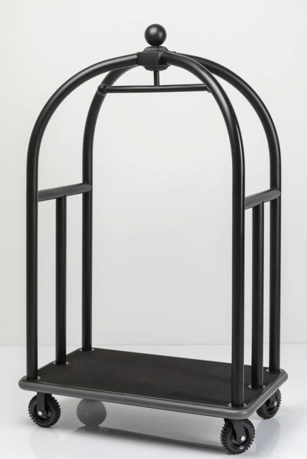 vip_baggage_trolley_vegas_matkalaukkuvaunu_matta_musta_2.webp Jalalliset Vaatenaulakot>KARE Design VIP Baggage Trolley Vegas Matkalaukkuvaunu, Matta Musta