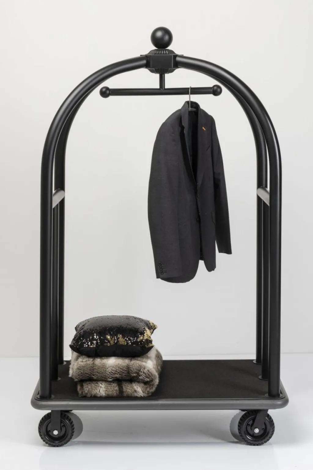 vip_baggage_trolley_vegas_matkalaukkuvaunu_matta_musta_8.webp Jalalliset Vaatenaulakot>KARE Design VIP Baggage Trolley Vegas Matkalaukkuvaunu, Matta Musta