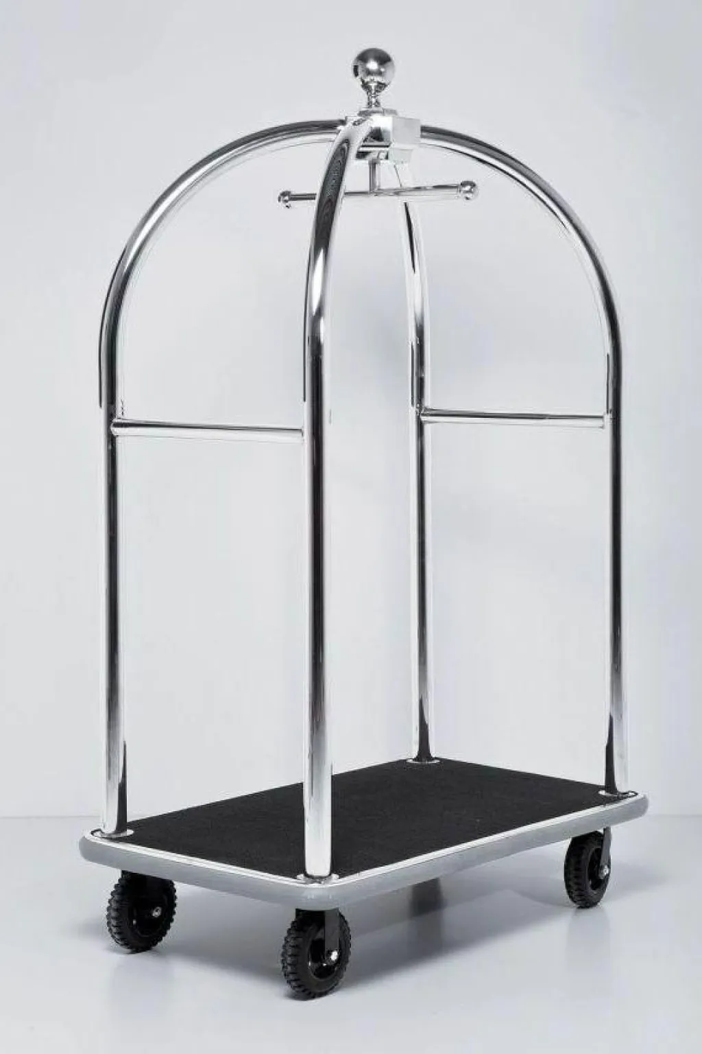 vip_baggage_trolley_vegas_naulakko_matkalaukkukrry_hopea_1.webp Jalalliset Vaatenaulakot>KARE Design VIP Baggage Trolley Vegas Naulakko, Matkalaukkukärry, Hopea