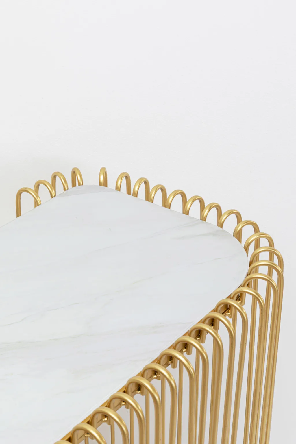 wire_konsolipyt__marmorikuvioitu_lasi_kulta_xcm_5.webp Konsolipöydät Ja Sivupöydät>KARE Design Wire Konsolipöytä - Marmorikuvioitu Lasi, Kulta 142x89cm