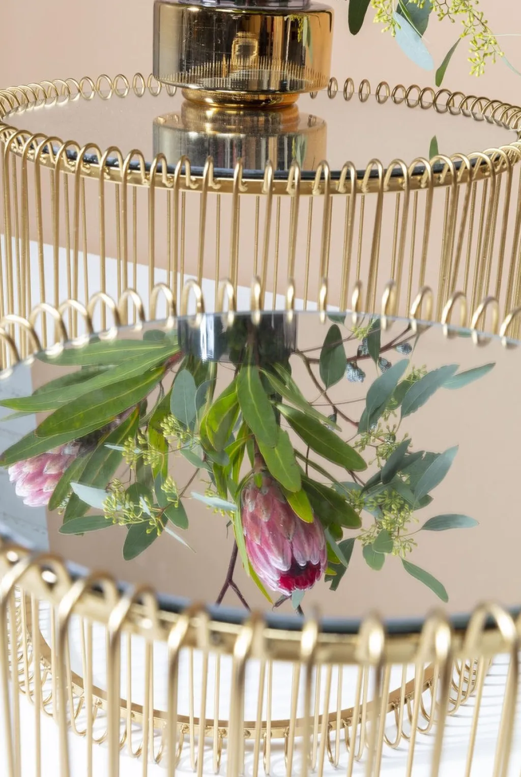 wire_sivupyt_messinki_setti_6.webp Sohvapöydät | Olohuone>KARE Design Wire Sivupöytä, Messinki (2/Setti)